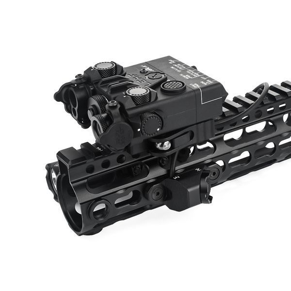 Кнопка Wadsn UT Hot Button&ndash;KeyMod & M-LOK SF Modlite Plug Black 35069 фото